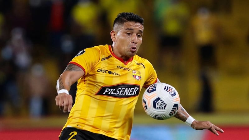 Fotografía de Mario Pineida durante un partido