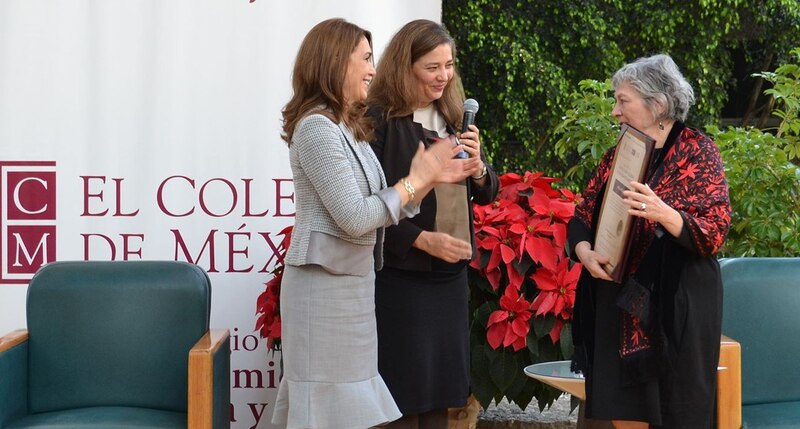 Entrega de premio en El Colegio de México