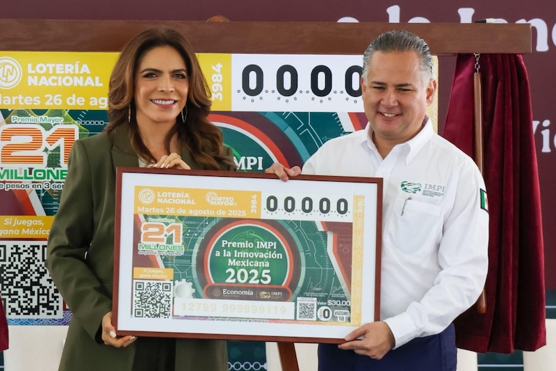 Los directores generales de la Lotería Nacional y del IMPI, Olivia Salomón y Santiago Nieto, presentaron billete del sorteo mayor