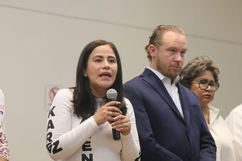 La diputada morenista Karen Castrejón Trujillo, durante una conferencia de prensa.