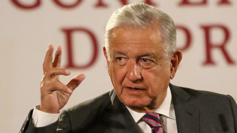 El presidente Andrés Manuel López Obrador habla durante una conferencia de prensa.