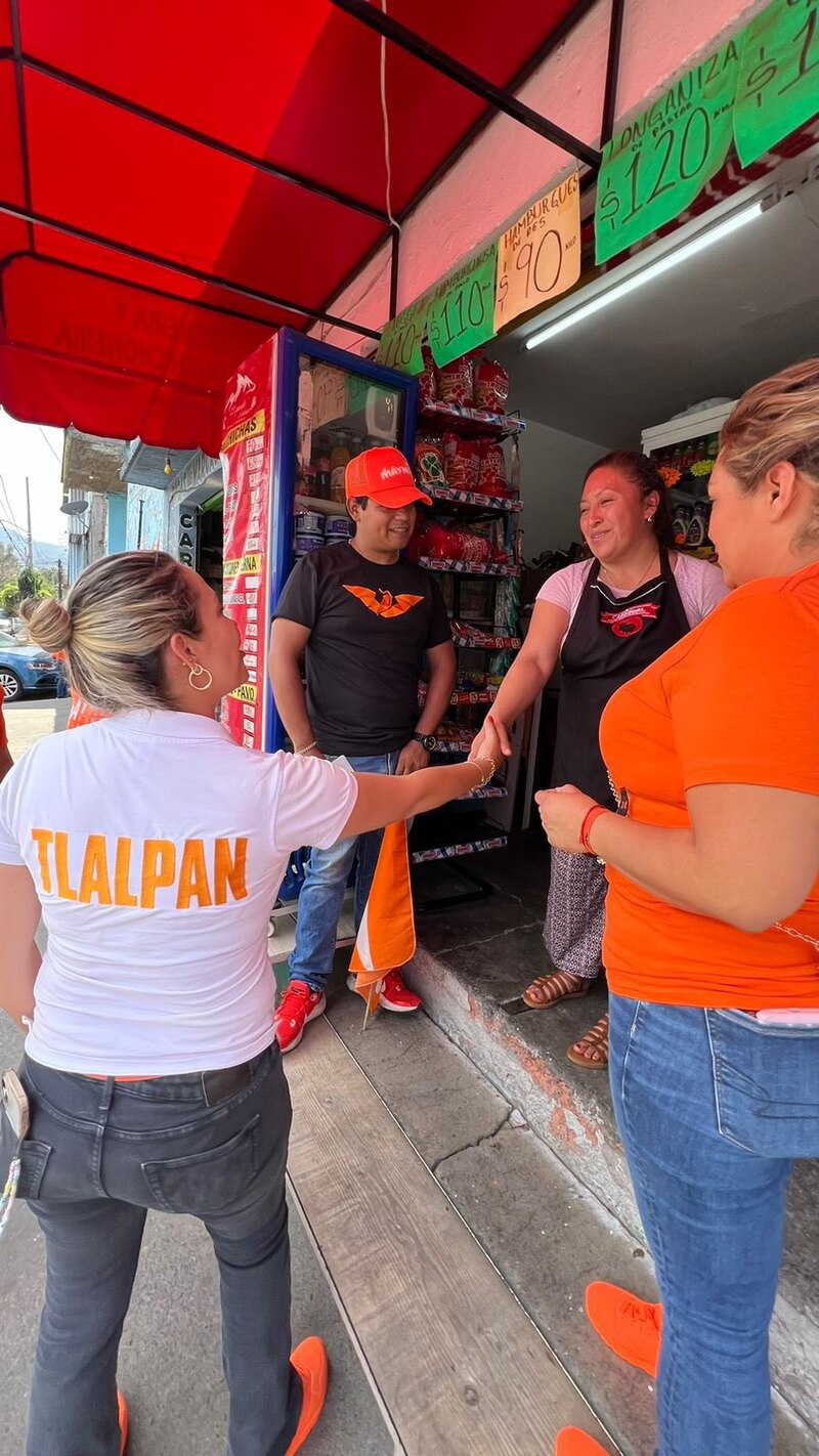 Entrega de apoyos a comerciantes de Tlalpan