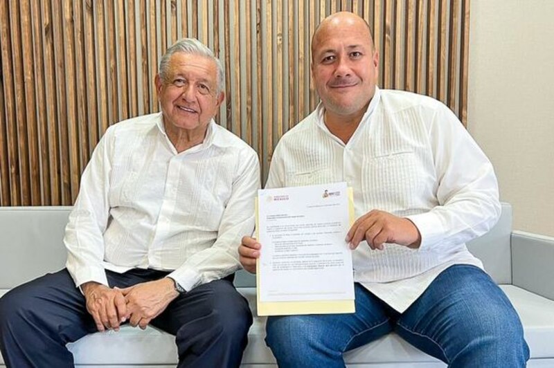 AMLO y Bartlett firman convenio para regularizar autos chocolate
