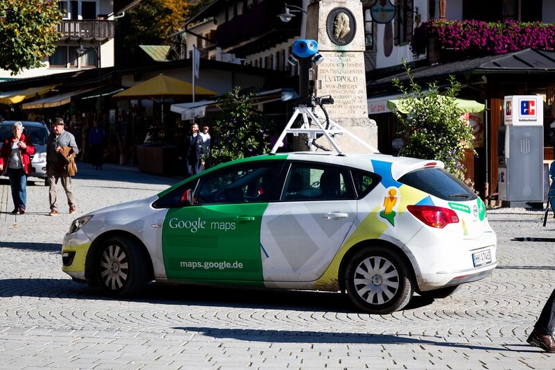 Coche de Google Maps en una calle de Alemania