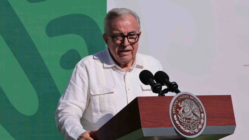 El presidente de México, Andrés Manuel López Obrador, pronuncia un discurso durante una ceremonia en el Palacio Nacional.