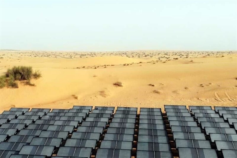 Planta solar en el desierto