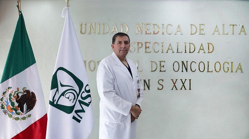 Oncólogo en la Unidad Médica de Alta Especialidad en Oncología del Siglo XXI