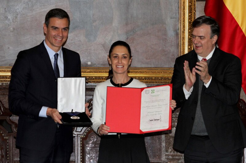 Entrega de la Medalla de Oro de Madrid a Almudena Grandes