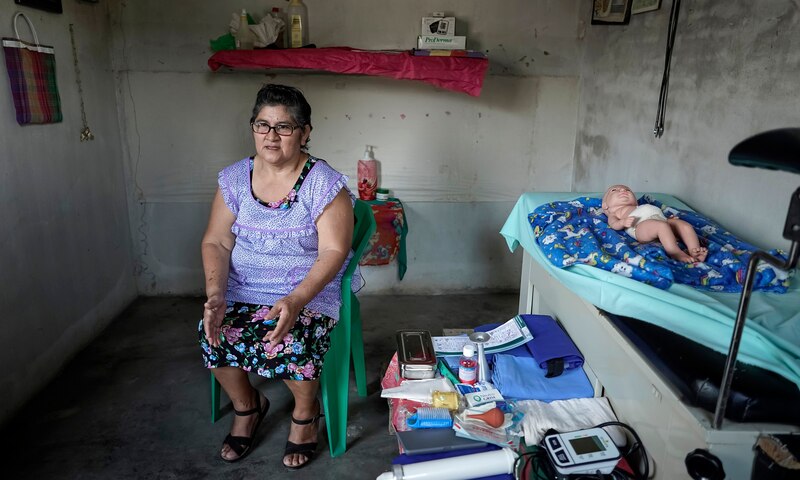 Doctora en su consultorio