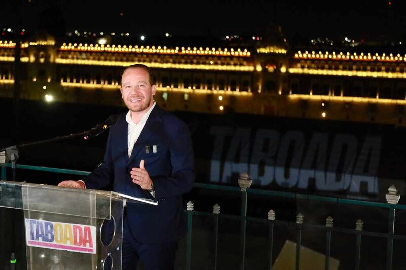 El candidato a la alcaldía de Benito Juárez, Adrián Rubalcava, durante su discurso en el cierre de campaña.