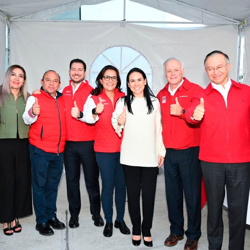 AMLO y su gabinete en la inauguración de una nueva planta de producción de vacunas.