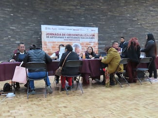 Gobierno de Texcoco impulsa credencialización de artesanos ante el IIFAEM