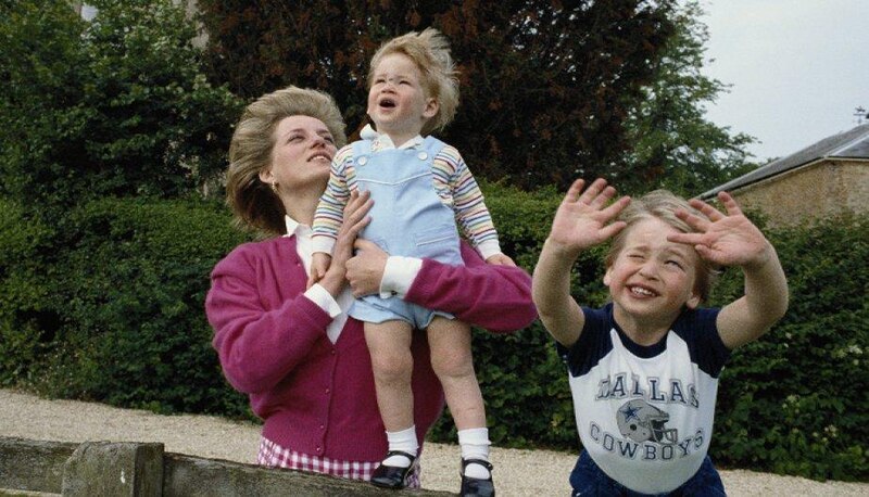 La Princesa Diana con sus hijos, los príncipes Guillermo y Harry