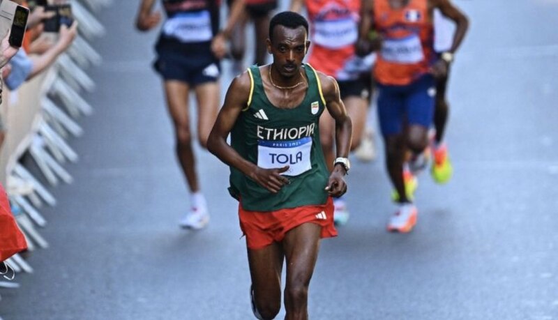 Atleta etíope gana el maratón de París