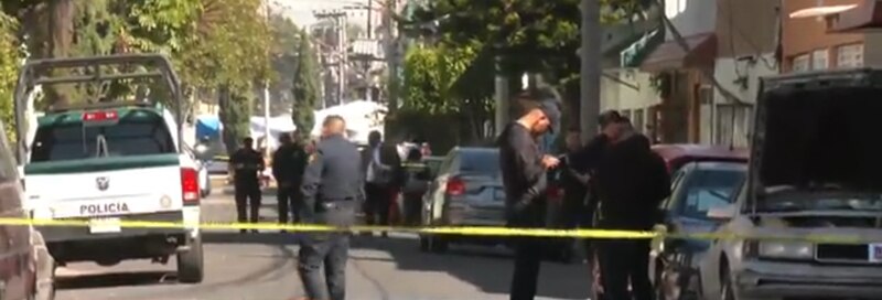 Policía investiga escena del crimen