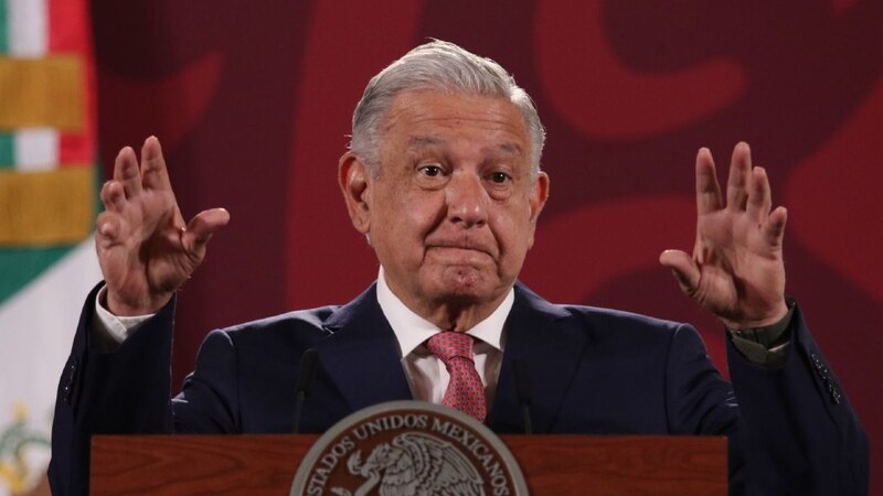 El presidente Andrés Manuel López Obrador habla durante una conferencia de prensa en el Palacio Nacional.