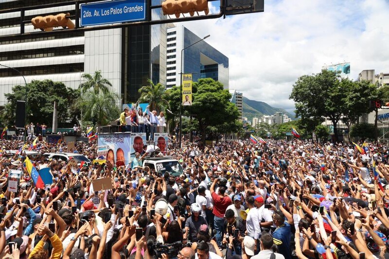 Multitudinaria manifestación en Caracas en apoyo a Nicolás Maduro