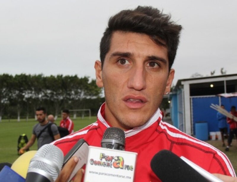El futbolista ecuatoriano Miller Bolaños, jugador del Club Sport Emelec, durante una rueda de prensa.