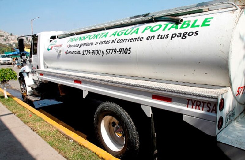 Camión de agua potable