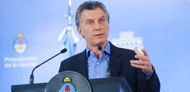 El presidente Alberto Fernández da un discurso ante la prensa.