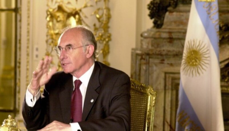 El presidente argentino Alberto Fernández da un discurso.