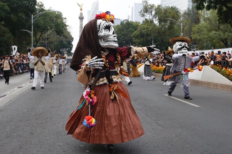Catrina en el desfile del Día de Muertos