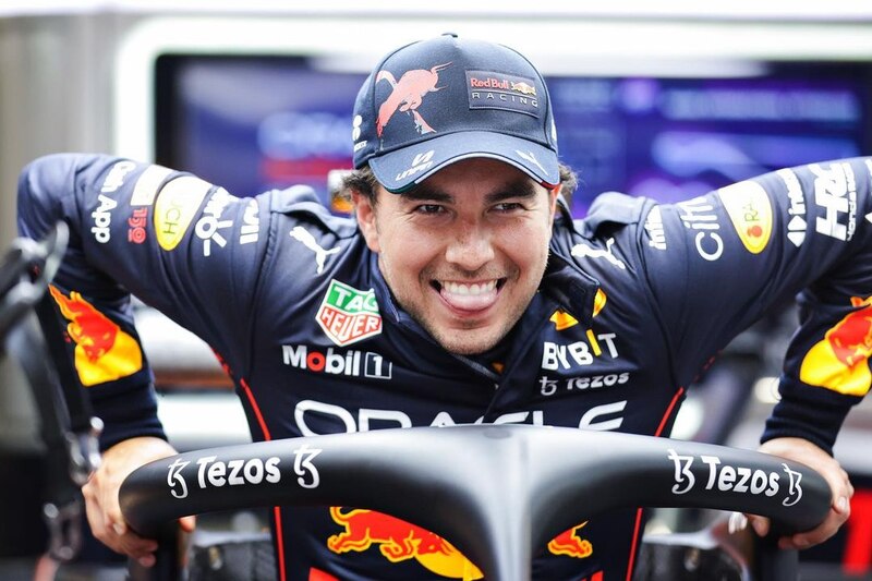 Sergio Pérez, piloto mexicano de Fórmula 1, celebra su victoria en el Gran Premio de Mónaco.