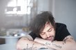 Fármacos estrena “Besar”, una canción de amor, pasión y juicios