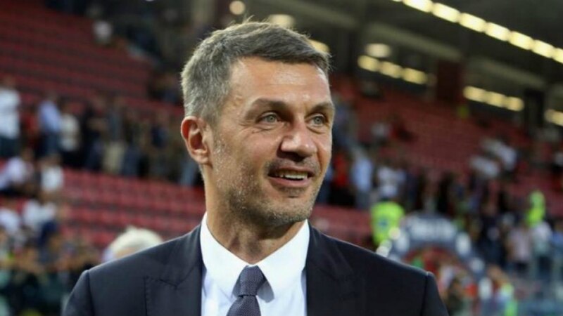 El entrenador del Valencia, Gennaro Gattuso, sonríe durante un partido.