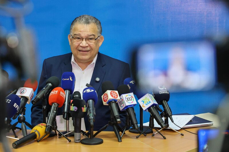 El presidente de Canarias, Ángel Víctor Torres, comparece ante los medios de comunicación.