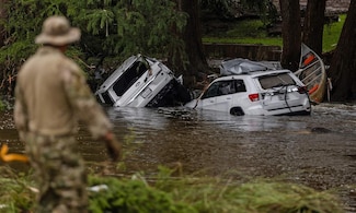 Se agota el tiempo para hallar sobrevivientes en Texas; aumenta a 89 muertos    