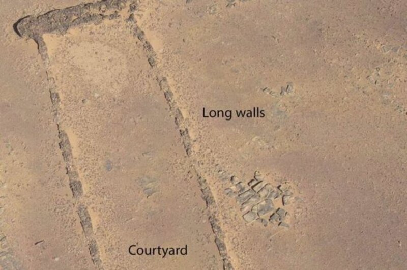 Ruinas de un antiguo palacio en el desierto
