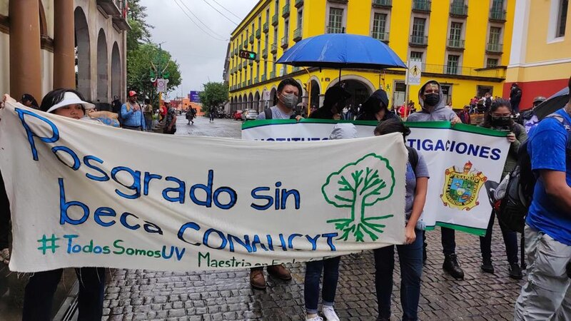 Protesta en la ciudad de Xalapa por recorte de becas