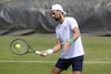 Novak Djokovic estrena temporada sobre pasto con derrota 