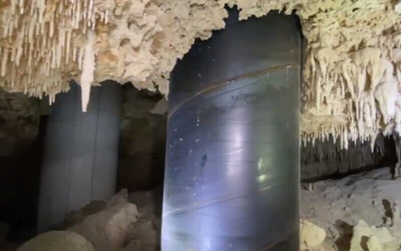 Tubería en una cueva