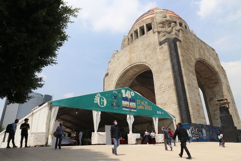 Feria del Libro en el Monumento a la Revolución