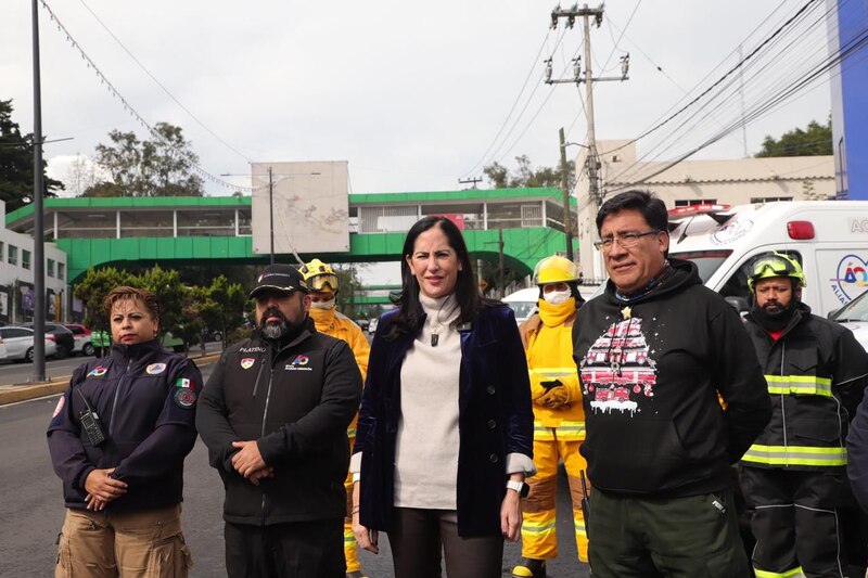 La Jefa de Gobierno, Claudia Sheinbaum, supervisa los trabajos de rescate tras el colapso de una trabe en la Línea 12 del Metro de la Ciudad de México.