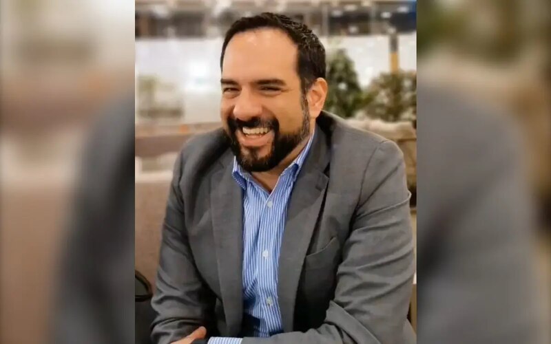 El comediante mexicano, Franco Escamilla, durante una entrevista.