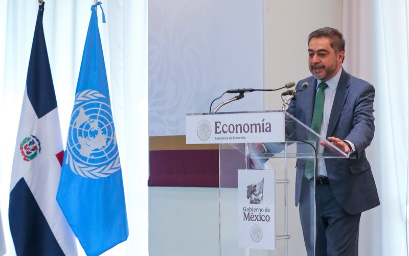 Autoridades y expertos discuten en un panel técnico sobre políticas verdes durante el taller regional en la Secretaría de Economía.