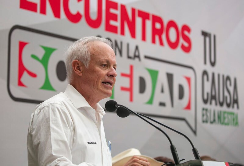 El gobernador de Jalisco, Enrique Alfaro, habla en un evento público.