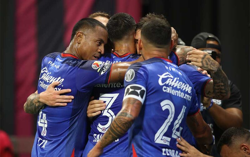 ¡Golazo! Jugadores del Club América celebran un gol.