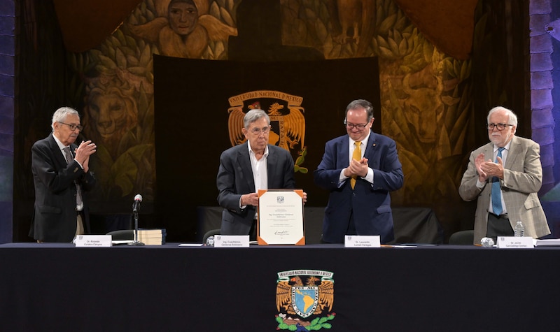 Entrega la UNAM reconocimiento al ingeniero Cuauhtémoc Cárdenas Solórzano