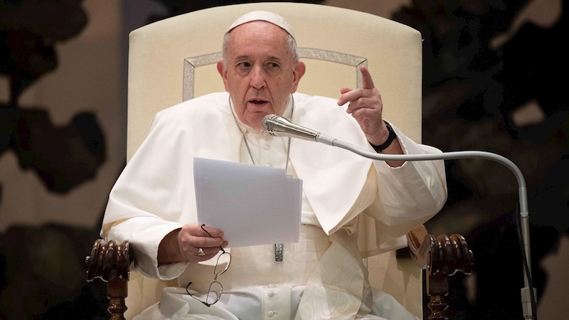 El Papa Francisco pronuncia un discurso ante la multitud