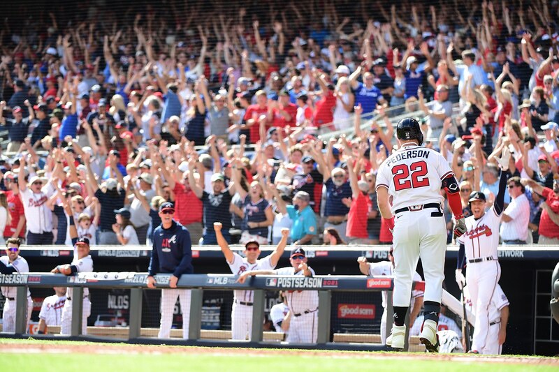 El jonrón de Freddie Freeman le da la victoria a los Bravos en el Juego 5 de la Serie Divisional de la Liga Nacional
