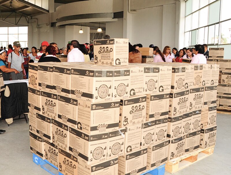 Title: Entrega DIF estatal canastas alimentarias a personas con discapacidad