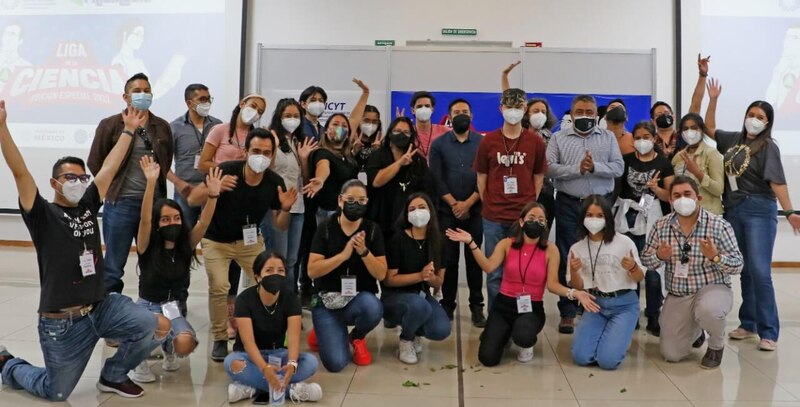 Un grupo de jóvenes científicos mexicanos.
