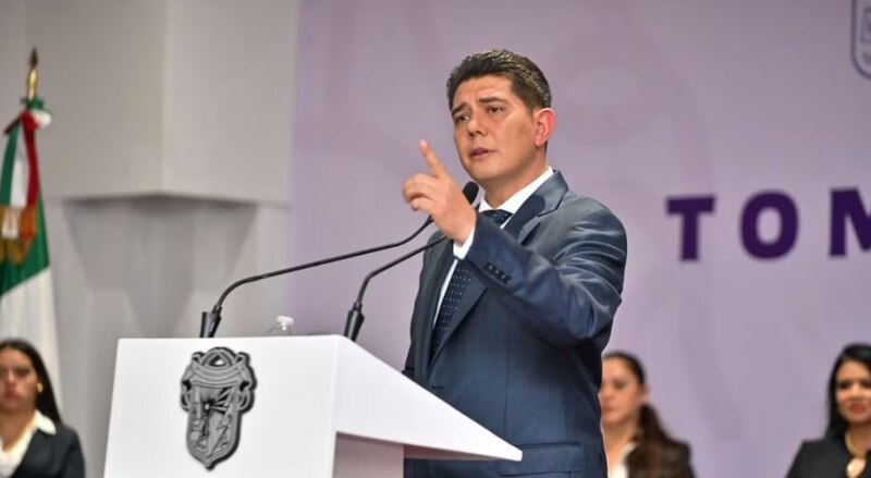 El presidente Andrés Manuel López Obrador da un discurso en el Palacio Nacional.