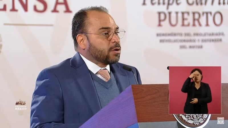 El gobernador de Nuevo León, Samuel García, habla en una conferencia de prensa