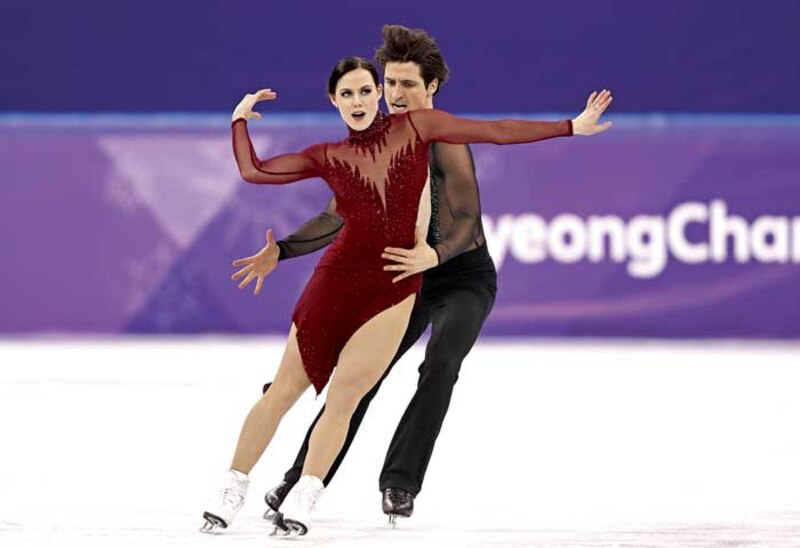 Patinaje sobre hielo en pareja