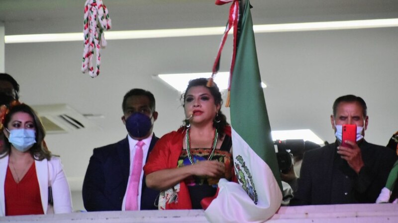 La alcaldesa de Iztapalapa, Clara Brugada, encabeza la ceremonia del Grito de Independencia